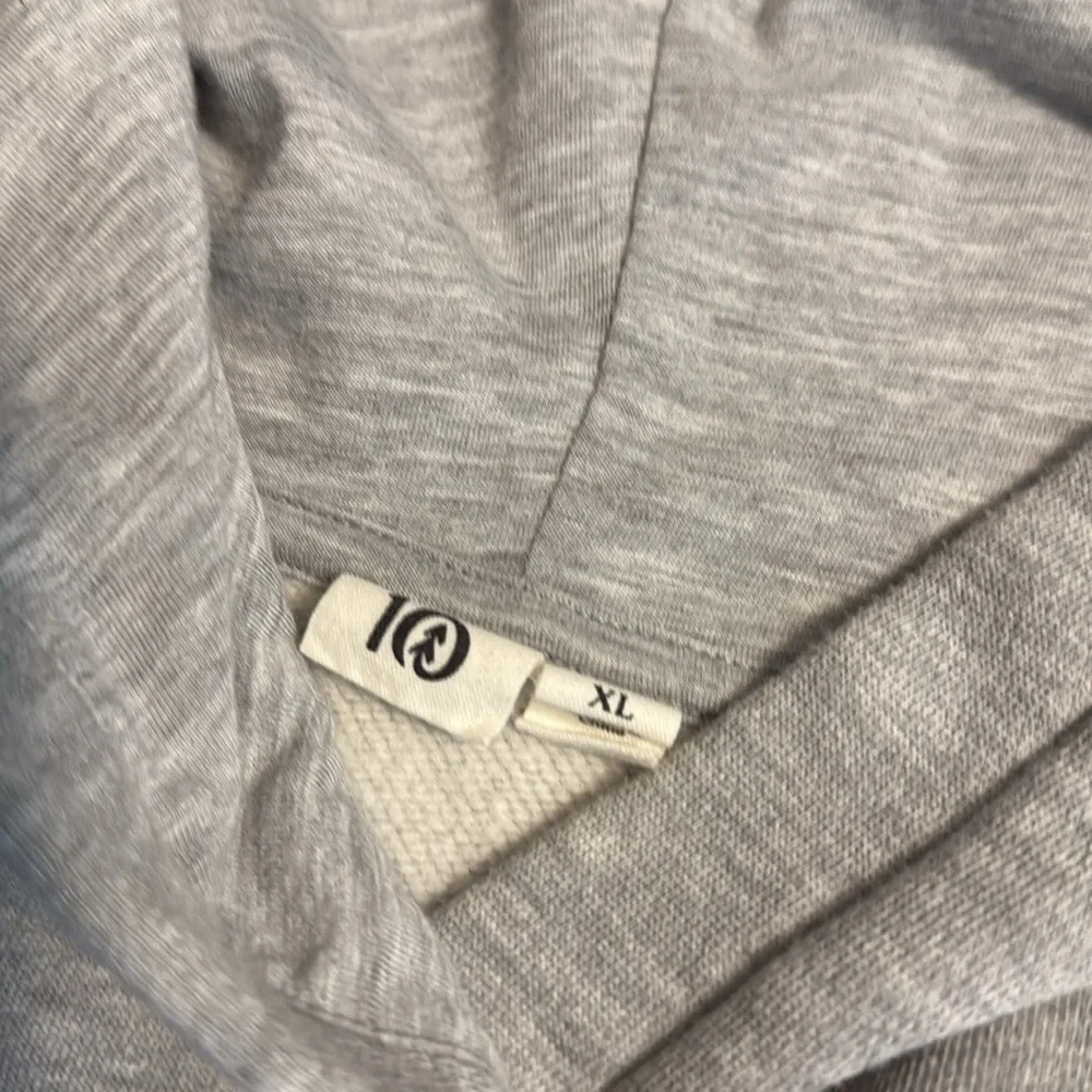 Tentree Women's Light Gray Cropped Hooded Sweatshirt - Picture 4 of 5